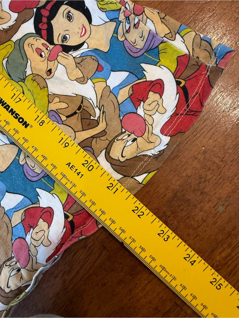 Disney Snow White And The Seven Dwarfs All Over Print Graphic T-Shirt Size Small - Picture 4 of 7